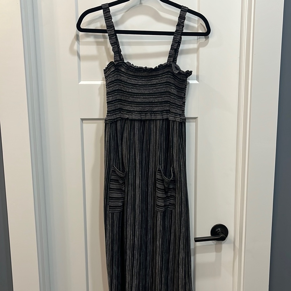 Sinuous Women’s Black And White‎ Vertical Stripe Smocked Top Dress Size Small